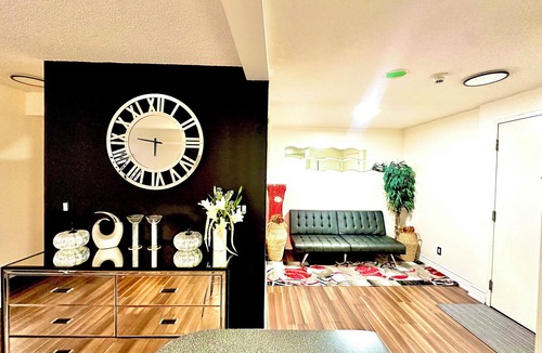 Downtown Mississauga House | Luxurious Comfy SQ1 Escape | 1BR+Den, Sleeps 4