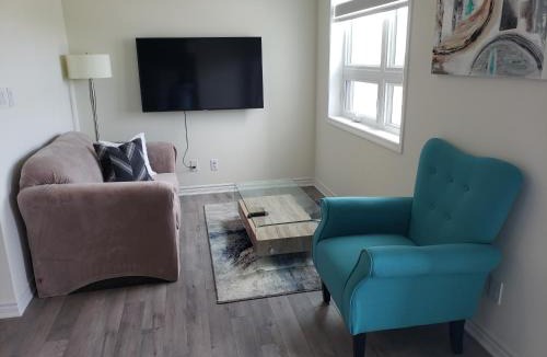 Mount Pleasant Apartment | Luxurious Condo Apartment 2BRs-1BAs-1Office with free parking