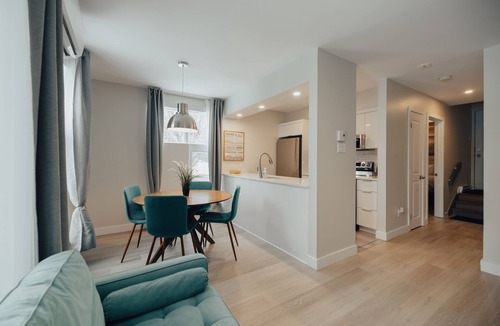 Magog Apartment | Luxurious condo in downtown Magog with wood fireplace and pool