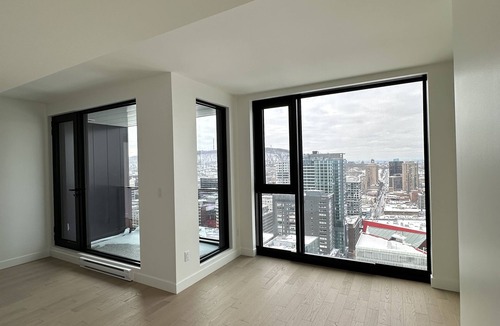Quartier des Spectacles Apartment | Luxurious Condo located with the front row views of the Place des Festivals.n