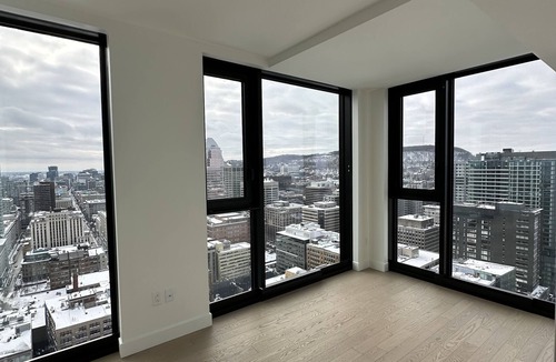 Quartier des Spectacles Apartment | Luxurious Condo located with the front row views of the Place des Festivals.n