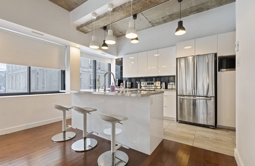 Plateau Mont Royal Condo | Luxurious Condo ✓ ❤️ of Montreal ✓ Free parking ✓ Subway across the street!