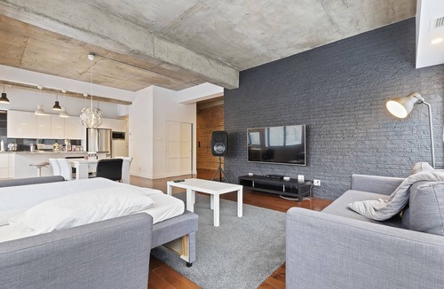 Plateau Mont Royal Condo | Luxurious Condo ✓ ❤️ of Montreal ✓ Free parking ✓ Subway across the street!