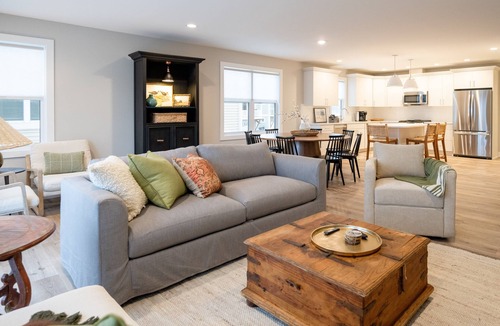 Douglas Condo | Luxurious Condo on Kalamazoo Lake