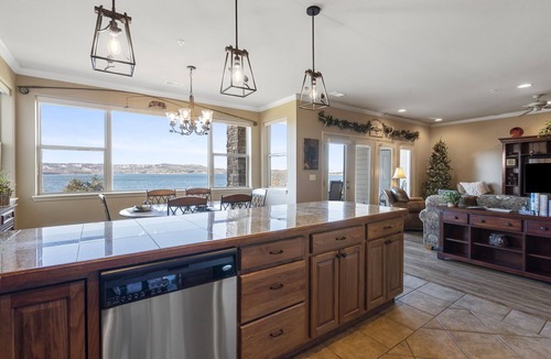 Hollister Condo | Luxurious Condo with unobstructed access to Table Rock Lake
