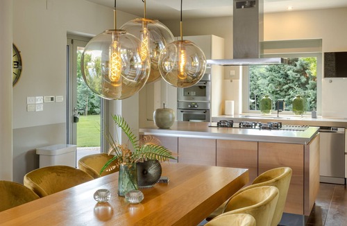Topid Villa | Luxurious Contemporary Villa, large pool heated 28° - green views