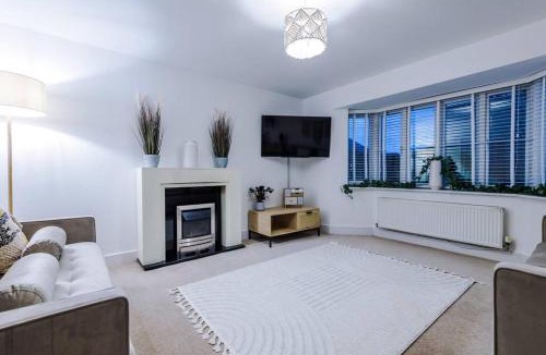 Chester House | Luxurious Cosy 4BR Home Cheshire