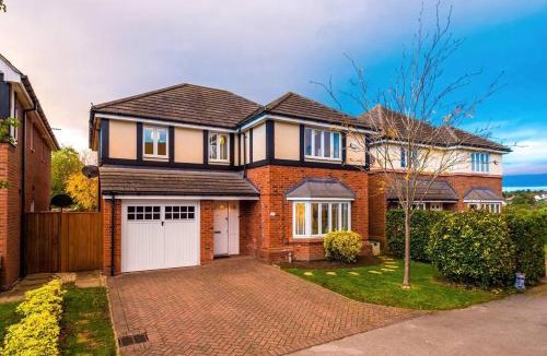 Chester House | Luxurious Cosy 4BR Home Cheshire