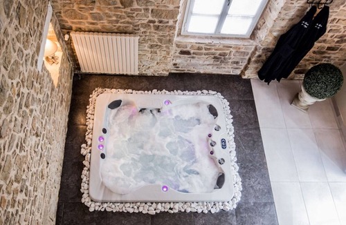 Bain-de-Bretagne House | Luxurious cottage for a romantic stay with pool access