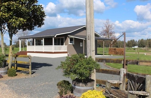 Gordonton Cottage | Luxurious country cottage