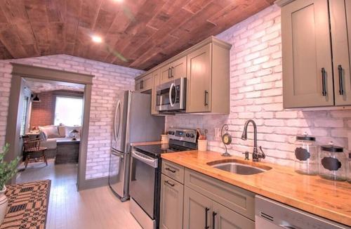 St. Charles House | Luxurious couples retreat just steps from Historic Main Street in St. Charles!