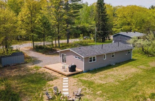 Muskoka Lakes House | Luxurious cozy getaway in the heart of Muskoka!