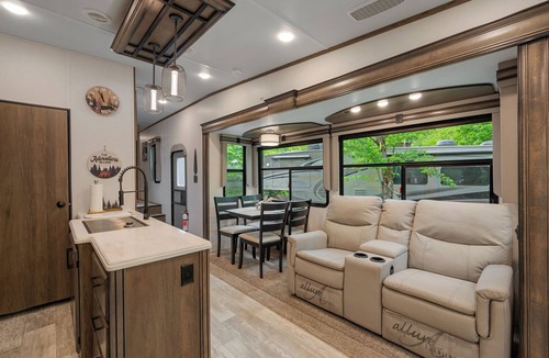 Pittman Center RV Rental | Luxurious Creekside Camper/RV in Gatlinburg, TN w/bunk room & fire pit.