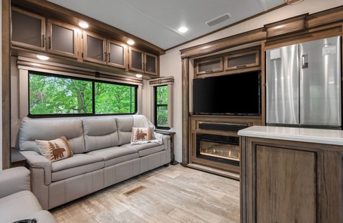 Pittman Center RV Rental | Luxurious Creekside Camper/RV in Gatlinburg, TN w/bunk room & fire pit.