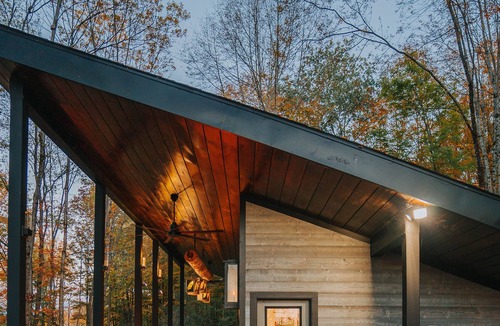 Barneveld Apartment | Luxurious Custom Tiny House with Hot Tub & Sauna