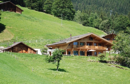 Goldswil House | Luxurious design Chalet with stunning views in Grindelwald - full privacy!
