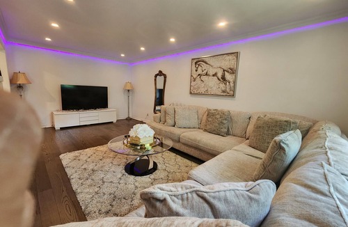 Erin Mills Villa | Luxurious Designer Villa in Toronto's Posh Locale"