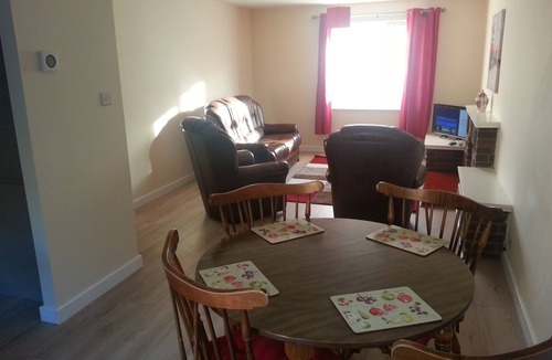 Severn Beach House | LUXURIOUS DINGLE CORNER