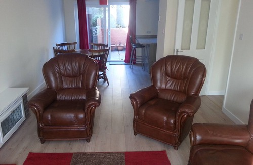 Severn Beach House | LUXURIOUS DINGLE CORNER