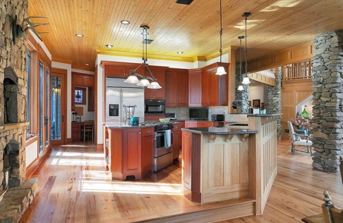 Lake Toxaway House | Luxurious, Distinctive yet Captivating architectural Design
