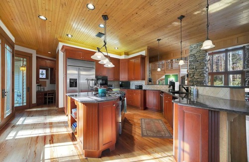 Lake Toxaway House | Luxurious, Distinctive yet Captivating architectural Design