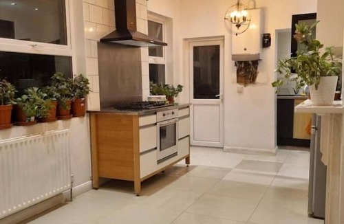 Luton House | Luxurious Double Bedroom