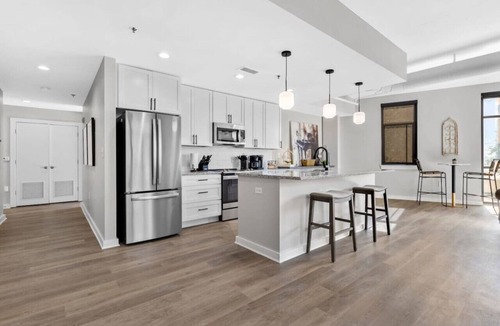 Rolling Mill Hill Condo | Luxurious Downtown-2 bed 2 bath Corner 2M