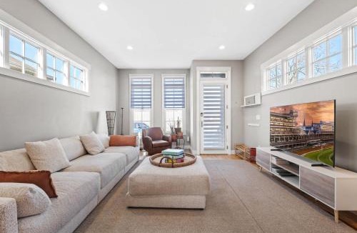 Phoenix Hill Apartment | Luxurious Downtown Escape W Cinema & City Views