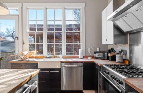 Phoenix Hill Apartment | Luxurious Downtown Escape W Cinema & City Views