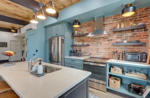 Murphy Apartment | Luxurious Downtown Murphy Vacation Rental Loft!