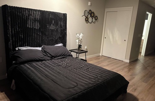 Lakeside Apartment | Luxurious Downtown Suite