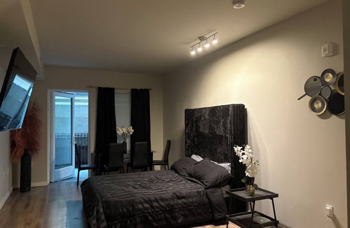 Lakeside Apartment | Luxurious Downtown Suite