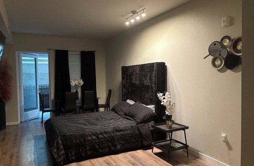 Lakeside Apartment | Luxurious Downtown Suite