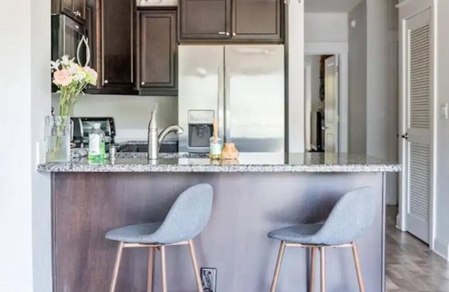 Central Business District Apartment | Luxurious Downtown Waterfront Loft w/Balcony