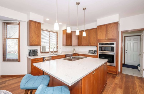 Loveland House | Luxurious Dream Home - For 10!