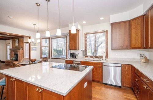 Loveland House | Luxurious Dream Home - For 10!