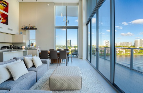 Hollywood South Central Beach Condo | Luxurious Duplex Condo with Beach Service