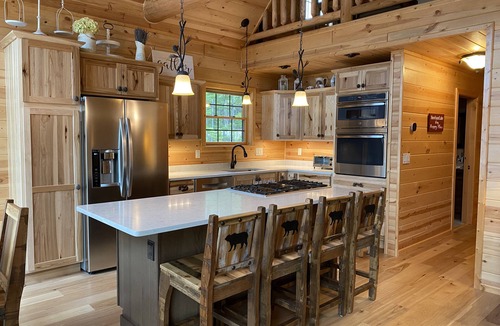 Hebron Cabin | Luxurious Eagle Ridge Log Home Newfound Lake