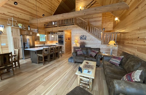 Hebron Cabin | Luxurious Eagle Ridge Log Home Newfound Lake