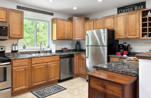Ellicottville House | Luxurious Ellicottville Chalet with view of slopes & min to town! Pet Friendly!