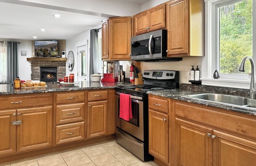 Ellicottville House | Luxurious Ellicottville Chalet with view of slopes & min to town! Pet Friendly!