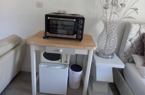 Axminster Apartment | Luxurious Entire Studio in Axminster Suitable for