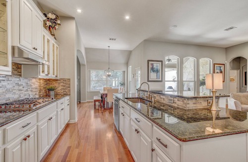 West Oak Hill House | Luxurious Executive home. Pet-Friendly. 20 minutes ride to downtown Austin