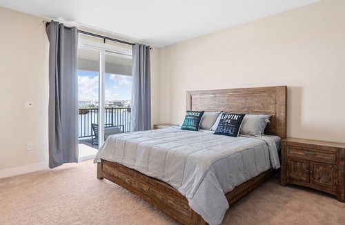 Lathrop House | Luxurious Family Retreat Lakeside