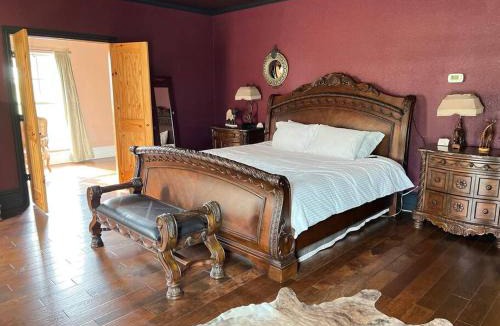 Gober Ski Chalet | Luxurious farm house! 5-bed, 4 bath, pool and spa.