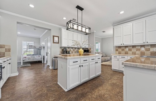 Waller House | Luxurious Farm Stay Near Houston - 5BR Gated Acreage