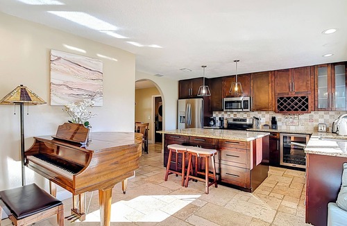 Lutz House | Luxurious Fishing Lake Paradise Close to Busch Garden/Moffitt Cancer Center/USF