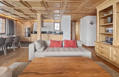 Saanen Apartment | Luxurious Flat with Jacuzzi & Sauna