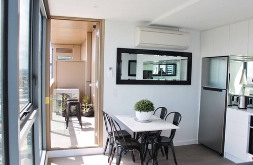 Flemington Apartment | Luxurious Flemington with Stunning Racecourse View