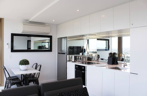 Flemington Apartment | Luxurious Flemington with Stunning Racecourse View